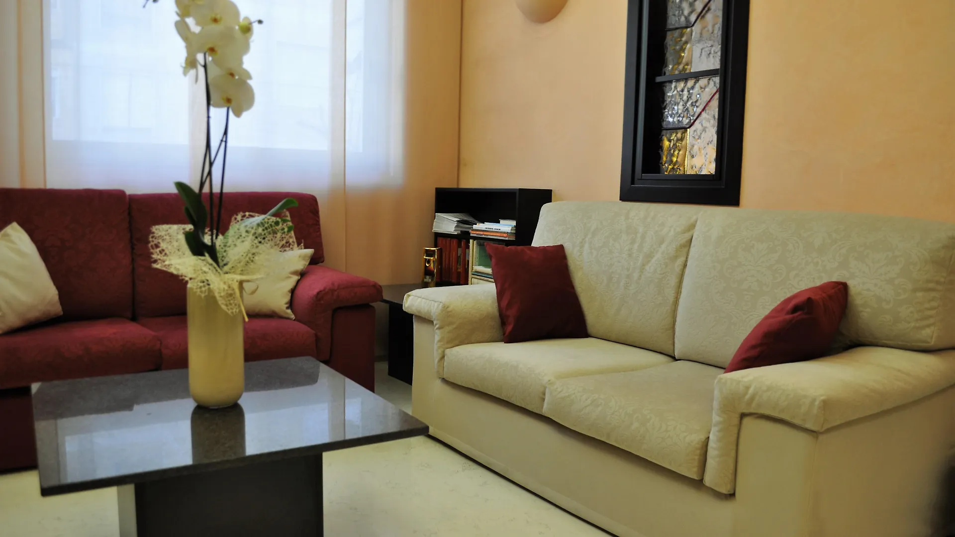 Hotel Garibaldi contacts