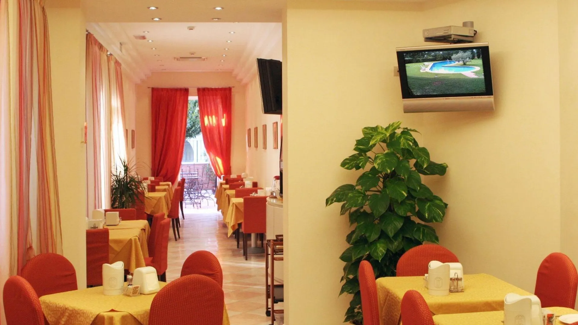 Hotel Garibaldi Mestre 3*,  Italy